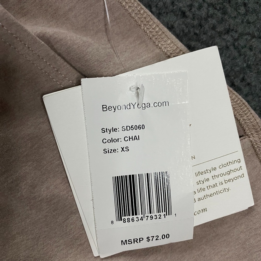 Beyond Yoga Set of 2 size XS Twist Through Leggings Worked Up Shorts NWT - Picture 3 of 16